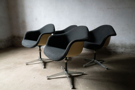 4 Pac Sessel Herman Miller