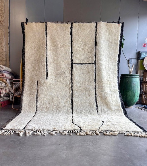Large Moroccan Interior Living Room - Moroccan Berber Beni Ourain Rug 250x350 cm – vloerkleden en tapijten, Wool