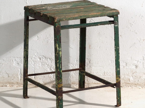 Taburete industrial antiguo de madera de pino y hierro – Europa Central, circa 1950 – Iron, Industrieel (photo 2 of 40)