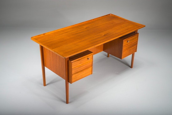 Image 1 of  Dänischer Teakholz-Schreibtisch von Peter Lovig Nielsen für Hedensted Mobelfabrik, 1974