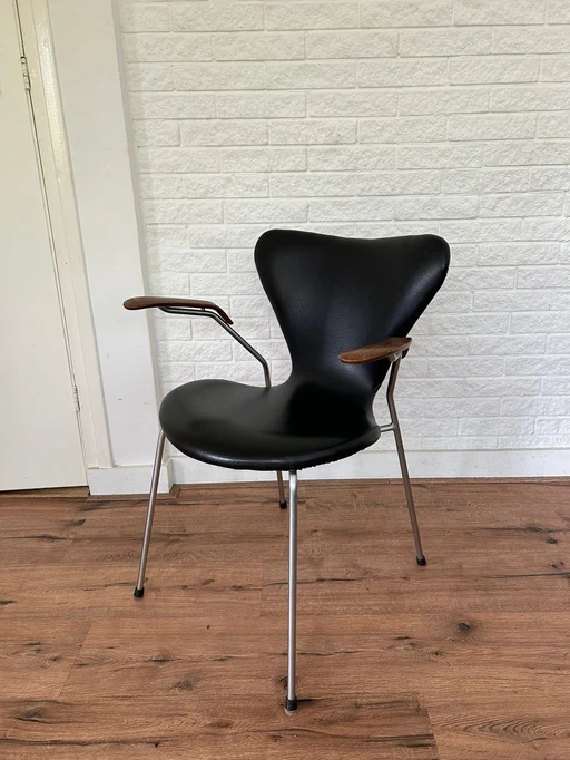 Fritz Hansen, Arne Jacobsen Schmetterlingsstuhl