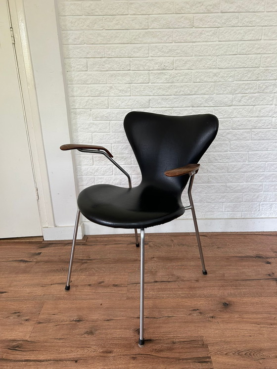 Image 1 of Fritz Hansen, Arne Jacobsen Butterfly Chair