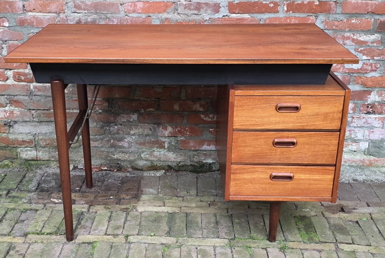Vintage, Design Bureau. Teak. Jaren 60 – Wood (photo 2 of 15)