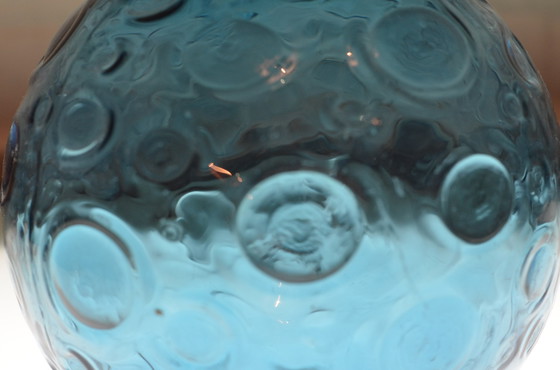 Image 1 of Vase en verre bleu avec bubbels en forme de boule Vintage