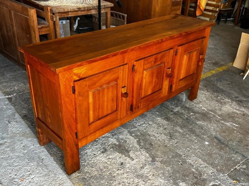 Credenza in abalone realizzata da Jean Touret e dagli artigiani di Lozère, 1957.