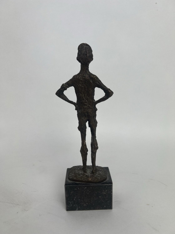 Sculture in bronzo “Het Lieverdje” Carel Kneulman – Marmo (photo 3 of 5)
