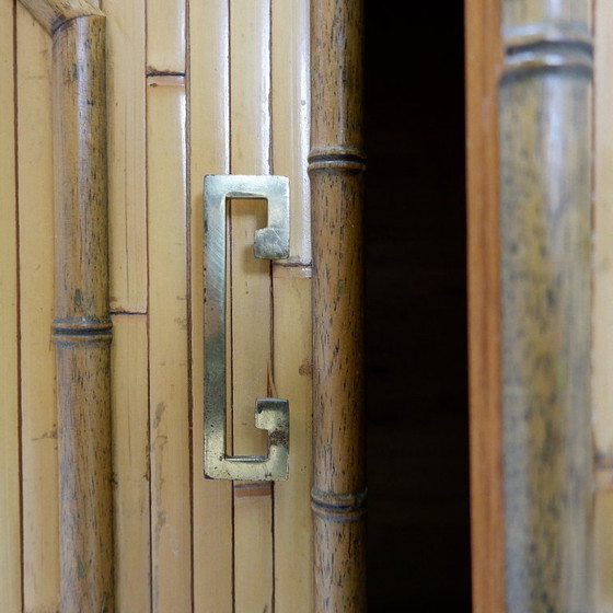 Image 1 of Commode en bambou à 2 portes et 2 tiroirs - poignées en laiton, vers 1960