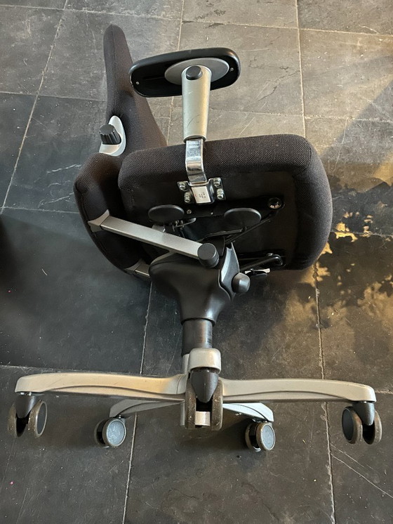 Image 1 of Chaise de bureau Haworth Comforto grise et noire à 5 pieds réglable