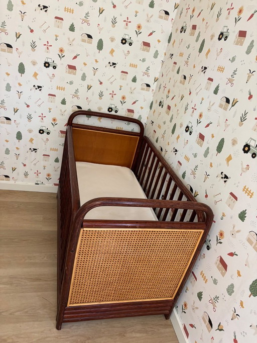 Lit d'enfant vintage unique