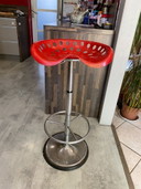 Sgabello da trattore rosso originale, girevole e regolabile, con design a falciatrice, di Etienne Fermigier Mirima, 1970.