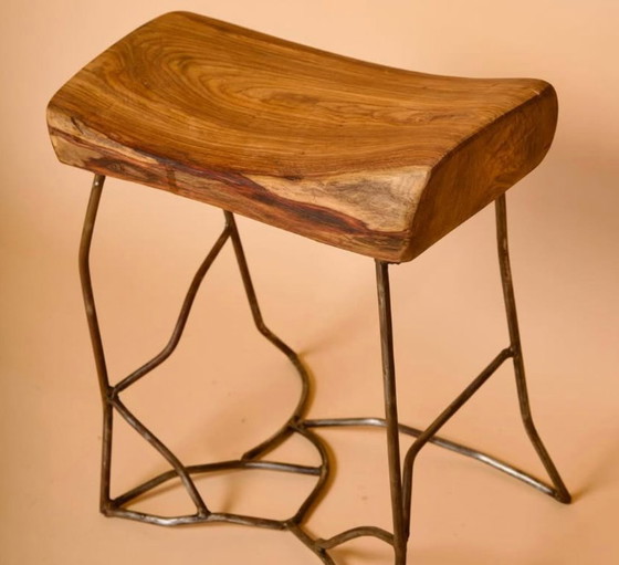 Image 1 of Hocker aus Palisanderholz aus Burkina Faso – Ein Meisterwerk afrikanischer Handwerkskunst