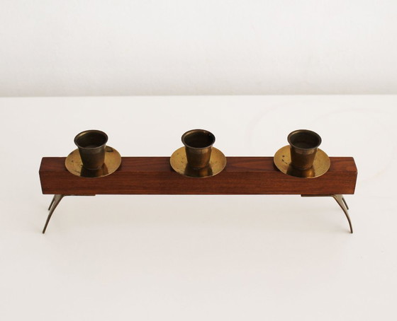 Image 1 of 1960er Jahre Skulpturaler Kerzenständer aus Holz und Messing