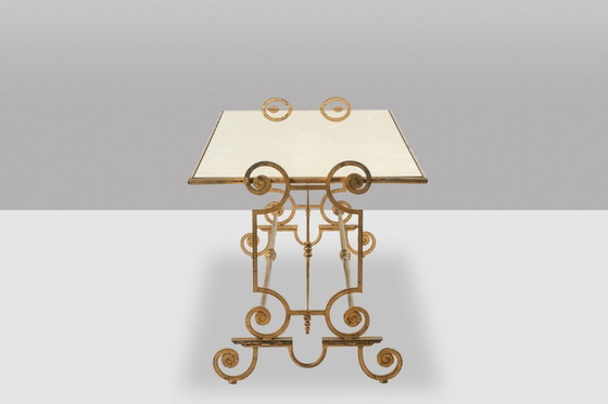Image 1 of Table basse en fer forgé doré et plateau de verre églomisé. Années 1970