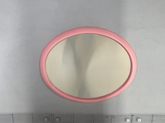 Image 1 of Miroir ovale à rosace des années 1970 - le charme à l'état pur !