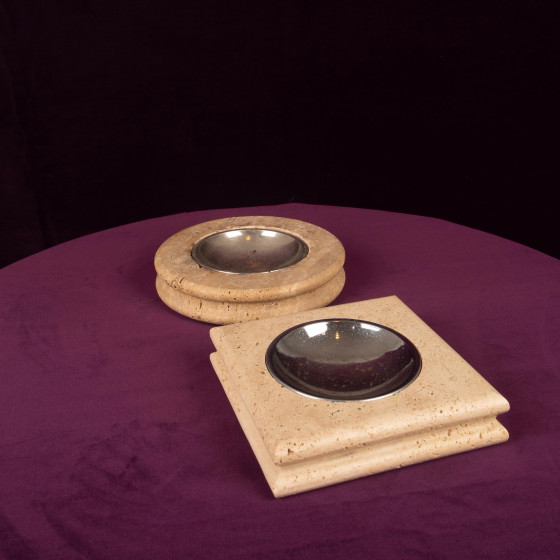 Pair of Italian Travertine Ashtrays / Vide-Poches, round and square 1970 – Table accessories, Metal (photo 11 of 20)