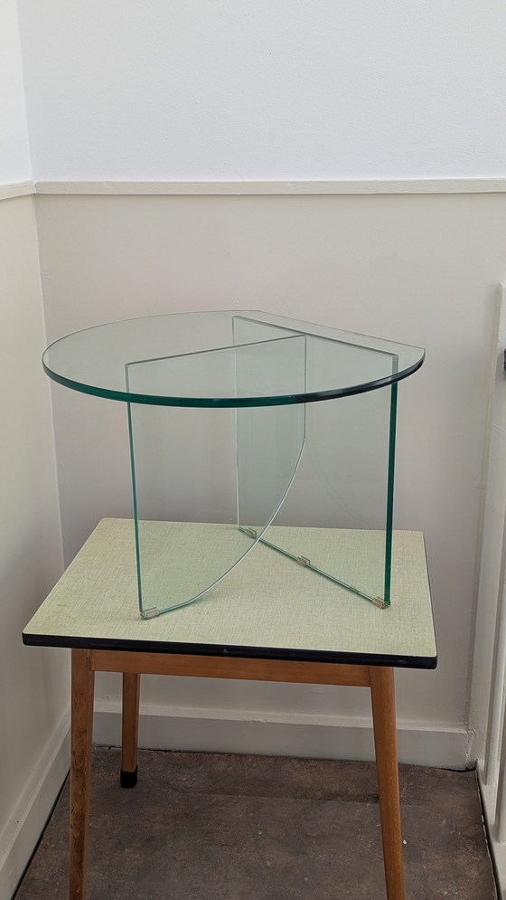 Image 1 of Mesa de centro de cristal geométrica Diseño escultural