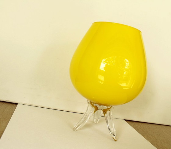 Empoli Tripod Vase Yellow Opal Glass, MCM Italy 1960s/1970s (photo 7 of 14)