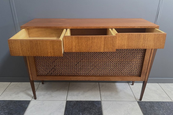 Image 1 of Piccola credenza in teak con frontale in fettuccia, anni '60
