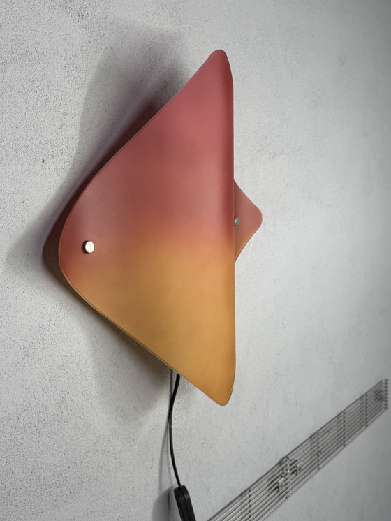 Image 1 of Wandlamp met warm kleurverloop