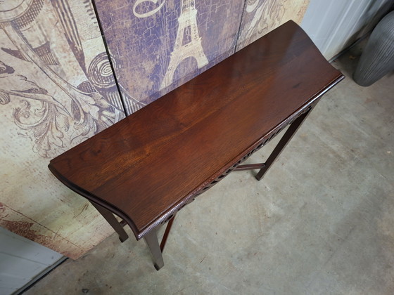 Image 1 of Klassieke mahonie houten sidetable, wandconsole haltafel met fraai snijwerk afm. 78x24cm en i76cm hoog.  
