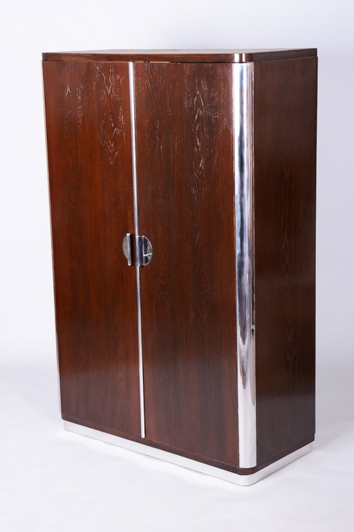 Armoire Bauhaus restaurée, par Vichr a spol., Chrome, Acier, Chêne, Tchèque, années 1930
