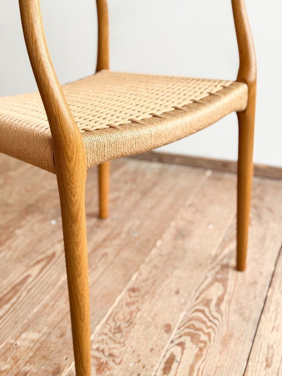 Image 1 of Esszimmerstuhl mit Armlehnen aus Eichenholz, Modell 62 für J.L. Moller