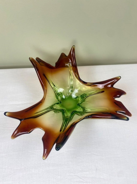 Große skulpturale Schale aus mundgeblasenem Glas – Dekorative Objekte (photo 4 of 10)