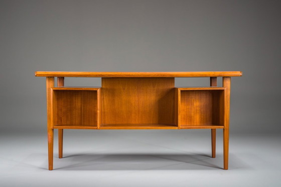 Image 1 of  Dänischer Teakholz-Schreibtisch von Peter Lovig Nielsen für Hedensted Mobelfabrik, 1974
