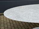 Originele ovale Knoll Tulip eettafel (198cm) Carrara marmer