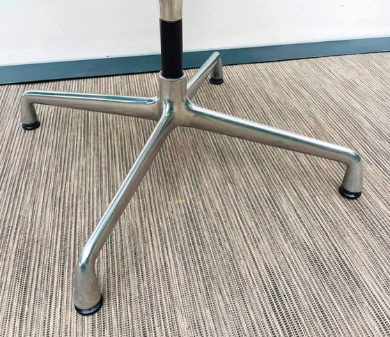 Image 1 of Paar van Vitra Eames Vintage Alu Group armstoelen