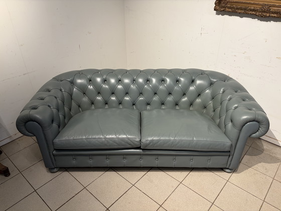 Image 1 of Canapé Chesterfield spacieux en cuir 2 places
