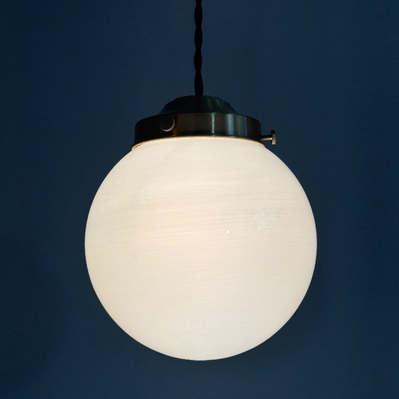 Image 1 of PAIRE D’ANCIENNES SUSPENSIONS EN OPALINE VINTAGE 13 CM