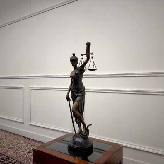 Bronzeskulptur Dame Justitia – Bildhauerei (photo 3 of 10)