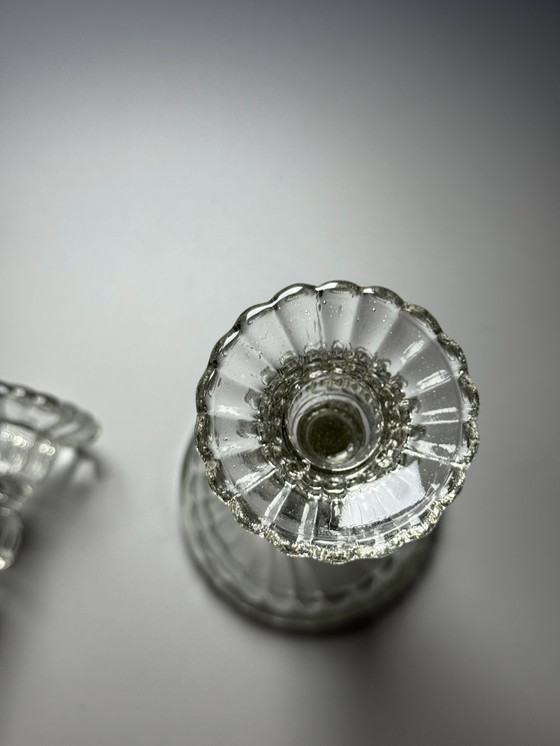 Image 1 of Een paar art-deco kandelaars van gedraaid glas — België, jaren 1920-1930
