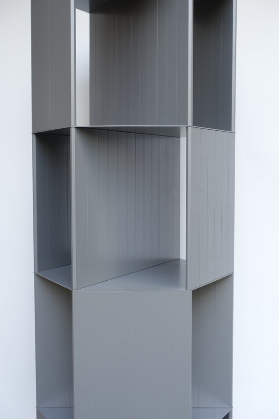 Image 1 of Hexagon kast Nendo – vrijstaand / room divider – kwartsgrijs – Quodes – beursmodel