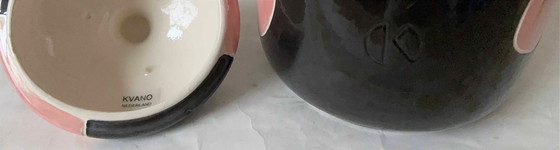 Image 1 of Grand vase en faïence avec couvercle et décor abstrait.