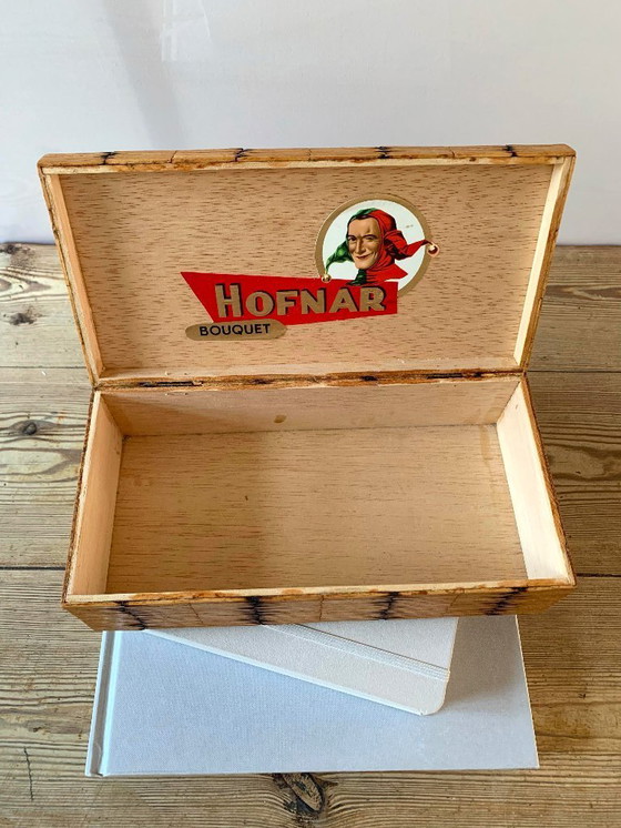 Image 1 of Scatola di sigari rivestita di fiammiferi – Arte popolare, anni '50