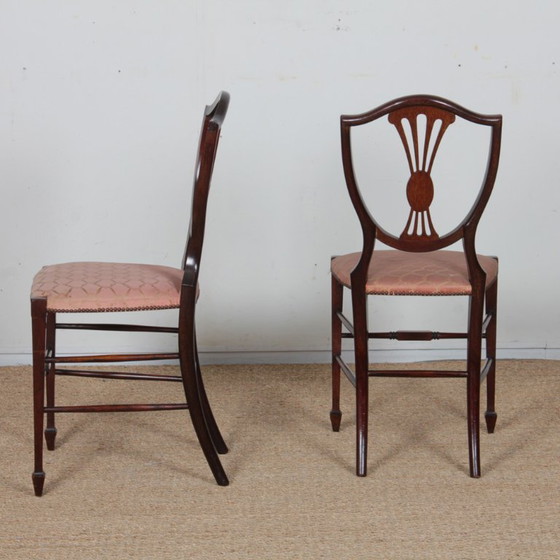 Image 1 of Een paar stoelen, Engels werk uit het einde van de 19e eeuw.