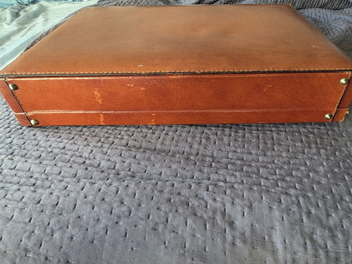 Elegant Vintage Leather Attaché Case – decoratieve objecten (photo 2 of 9)