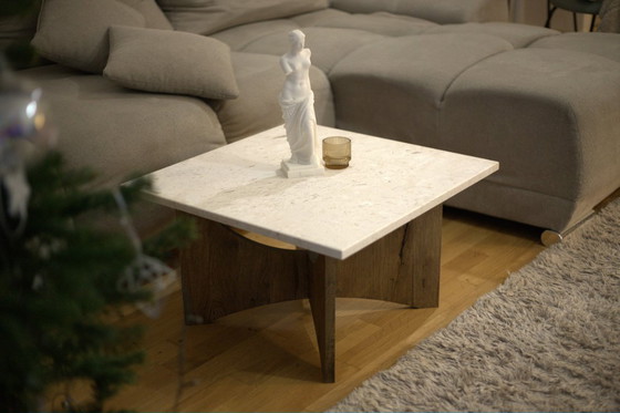 Image 1 of Couchtisch quadrata Crema Perla aus Naturstein und Massivholz Eiche
