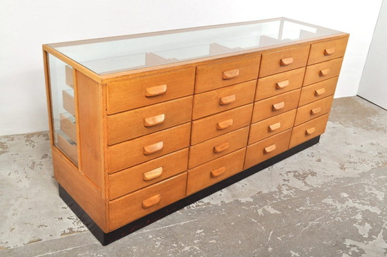 Image 1 of Vintage shop display case / counter in oak, 1930s