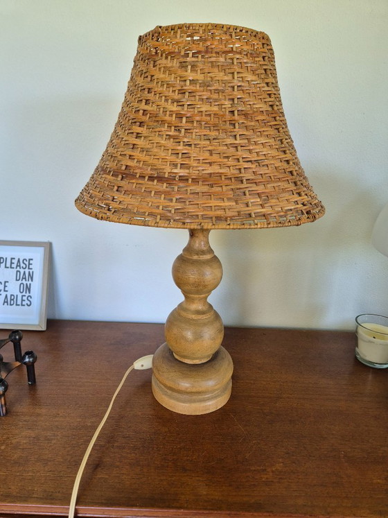 Image 1 of Lampe de table vintage en bois avec abat-jour en rotin, années 70