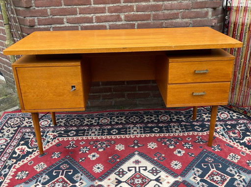 Scrivania in teak di metà secolo