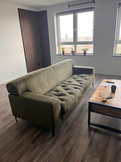 Moderne olijfgroene 3 persoons bank van suède achtige stof