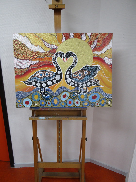 Image 1 of Amour entre deux cygnes peint à la main (peint à la main)