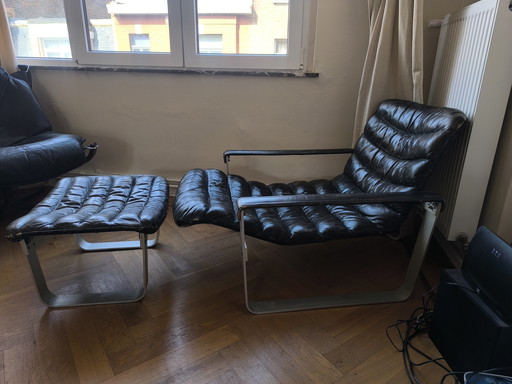 ILMARI LAPPALAINEN. Loungesessel + Hocker, Modell „Pulkka“, 19