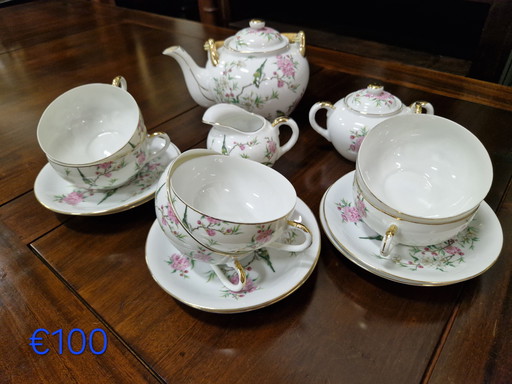 Beautiful tea service from Saji