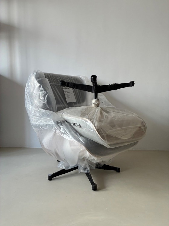 Image 1 of Vitra Eames Lounge Chair & Ottoman NIEUW