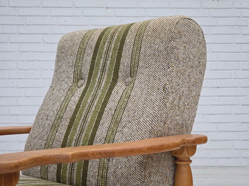 Poltrona danese degli anni '70, mobile originale in tessuto di lana, legno massello di rovere.