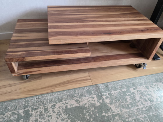 Image 1 of Magnifique table basse à roulettes en bois de sheesham de la marque Xooon.